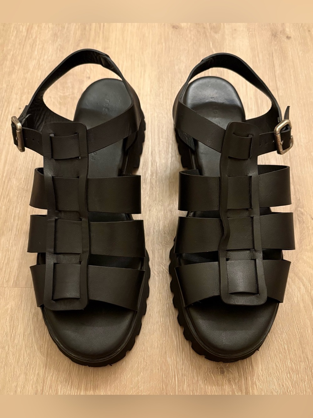 Freda Salvador Darya Black Leather Fisherman Lug Sole Sandals Womens 10.5